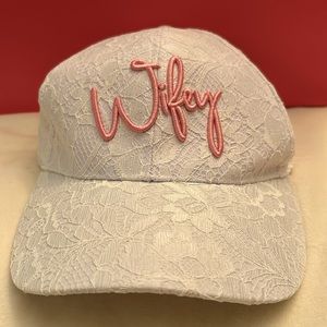 🔥Brand New white lace “Wifey” hat🩷🩷…has Velcro to adjust A51